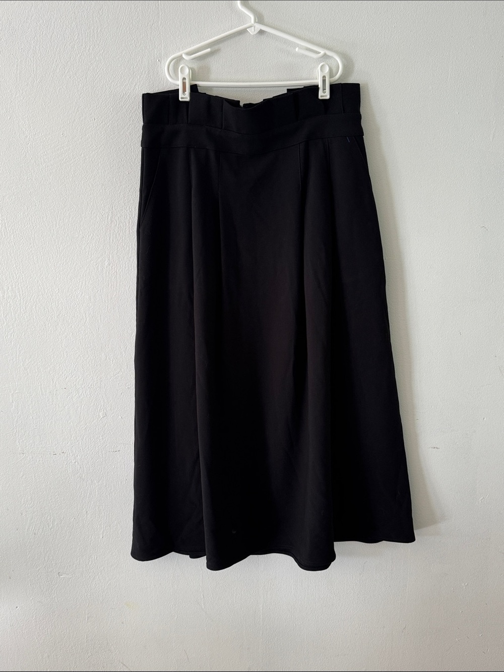 Nordstrom Black Midi Skirt with Tailored Waist Sz M